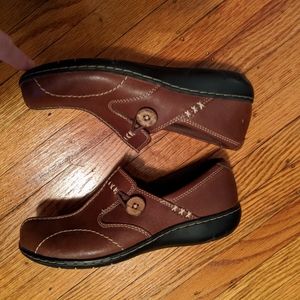 Clark's size 5 1/2 brown slide on shoes